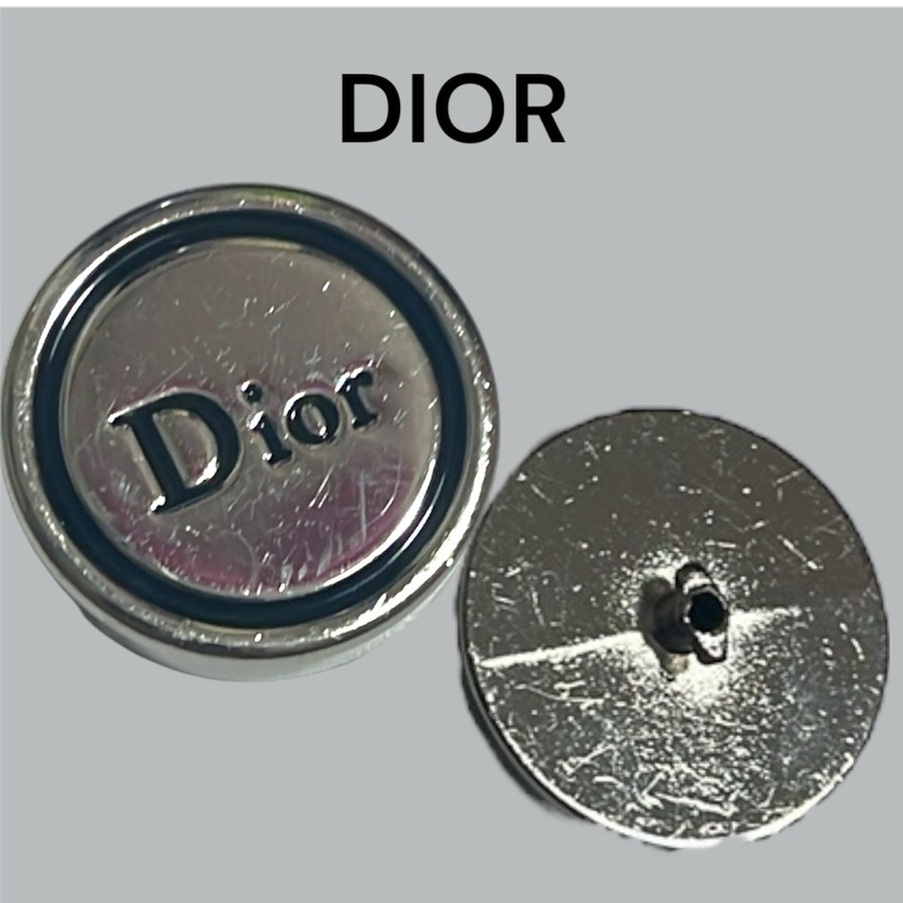 DIOR ICONIC LETTERS BAG PIN
SILVER/BLACK TONE METAL - Picture 2 of 6
